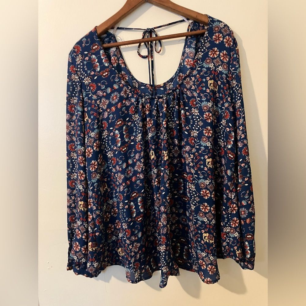 Love 21 Floral Blouse, excellent condition, size medium - Picture 2 of 4
